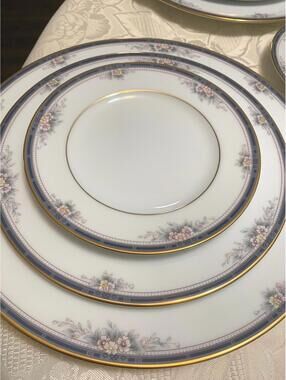 Noritake Ontario Dinnerware Set for 8 Gold Trim 14K Fine China Blue Pink 55 pc